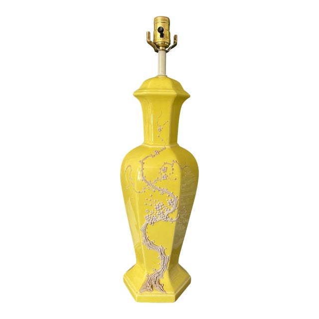 1960s Mid-Century Modern Yellow Chinoiserie Lamp For Sale