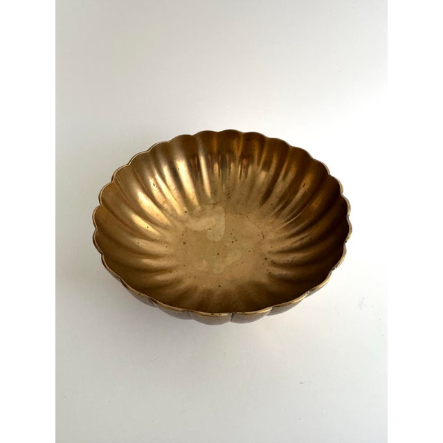 Hollywood Regency Vintage Brass Fluted Bowl — Made in India For Sale - Image 3 of 5