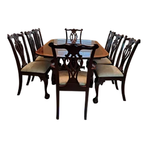 Kindel Furniture Phyfe-Style Dining Table and 8 Chippendale Chairs/Late 20th Century