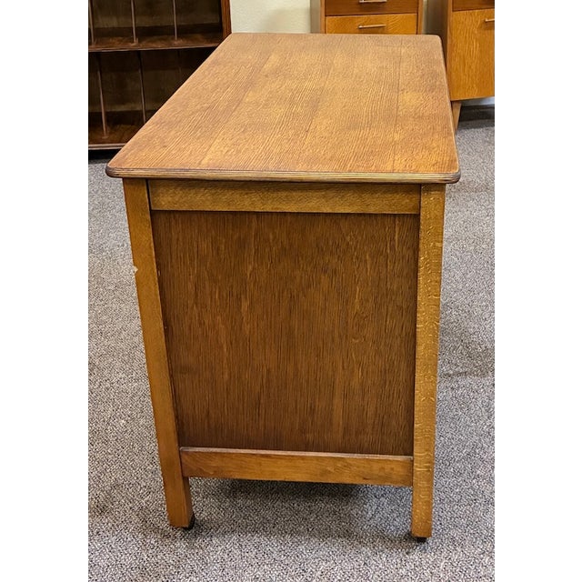 Brown Vintage Oak Lift Top Blanket Chest / Toy Chest c.1940 For Sale - Image 8 of 11