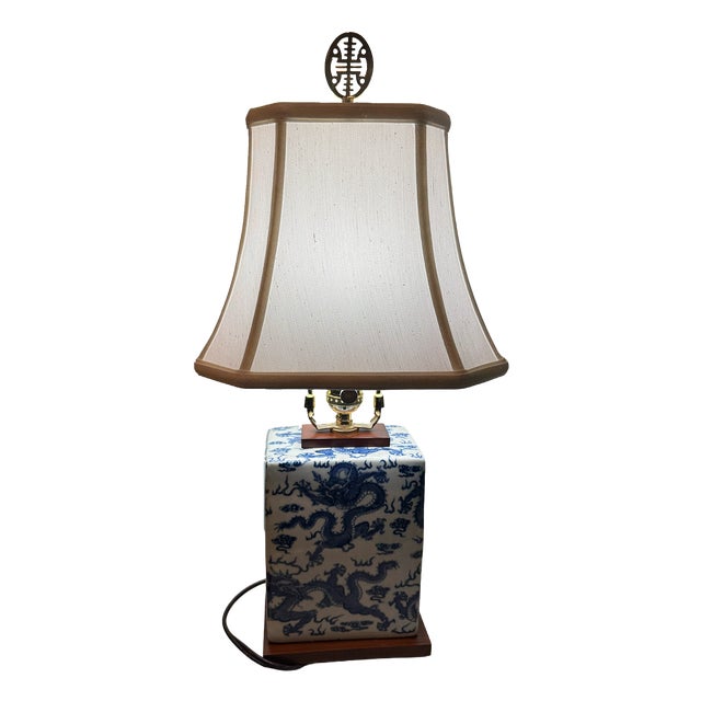 Ralph Lauren Rare Vintage Ralph Lauren Blue & White Dragon Chinoiserie Porcelain Table Lamp With Brass and Wood Base For Sale - Image 4 of 18