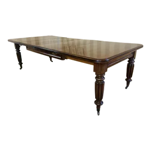19th Century English Victorian Mahogany Extension Dining Table