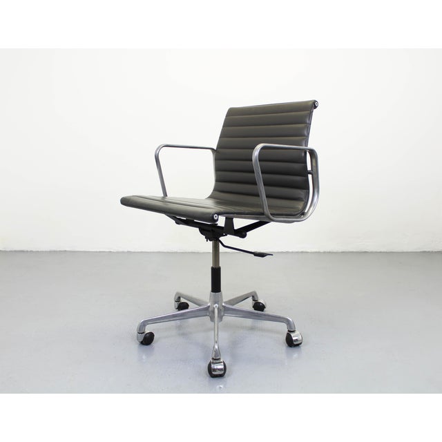 EA117 Office Chair by Charles & Ray Eames for Herman Miller, 1980s For Sale - Image 16 of 16