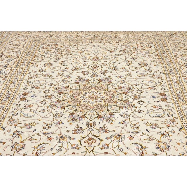 Middle Eastern Rug in Pure Wool For Sale - Image 8 of 11