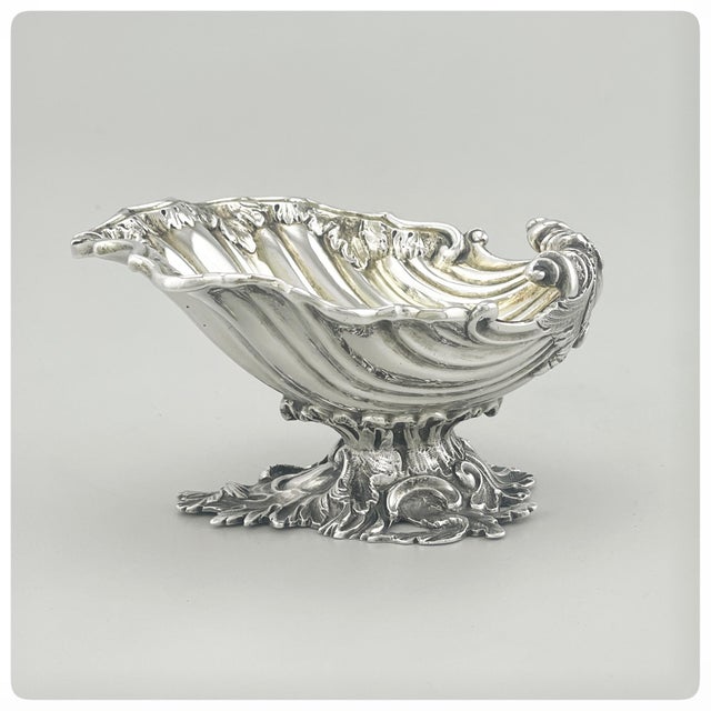 English English Sterling Silver and Vermeil Salt Cellar, Hands and Company, London, 1852-1853 For Sale - Image 3 of 8