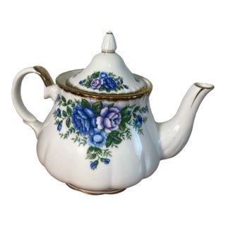 1980s English Garden Teapot Robinson Ransbottom Japan Blue Roses Floral 4 Cup Vintage For Sale