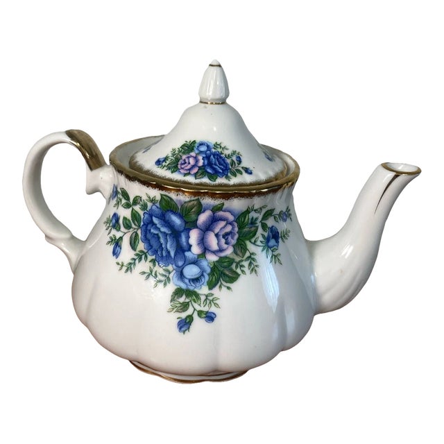 1980s English Garden Teapot Robinson Ransbottom Japan Blue Roses Floral 4 Cup Vintage For Sale