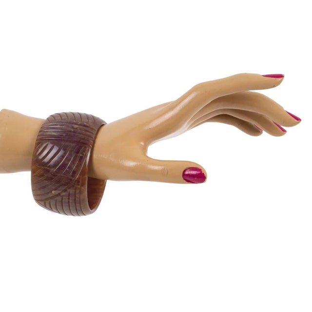 1940s Oversized Bakelite Carved Purple Stardust Marble Bracelet Bangle For Sale - Image 5 of 5