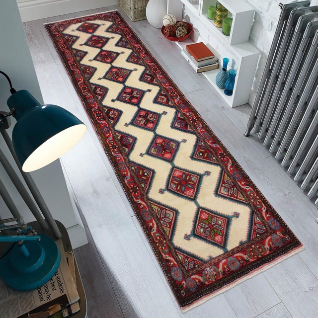 Ivory Vintage Hand-Knotted Wool Runner Rug – 2.6 X 9.9 Ft – Ivory Red For Sale - Image 8 of 8