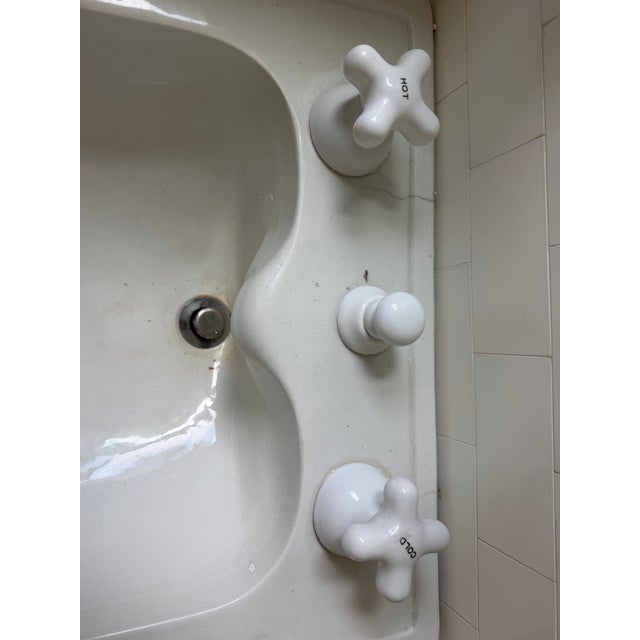 American Vintage American Porcelain Pedestal Sink With Integrated Faucet & Cross Handles For Sale - Image 3 of 3