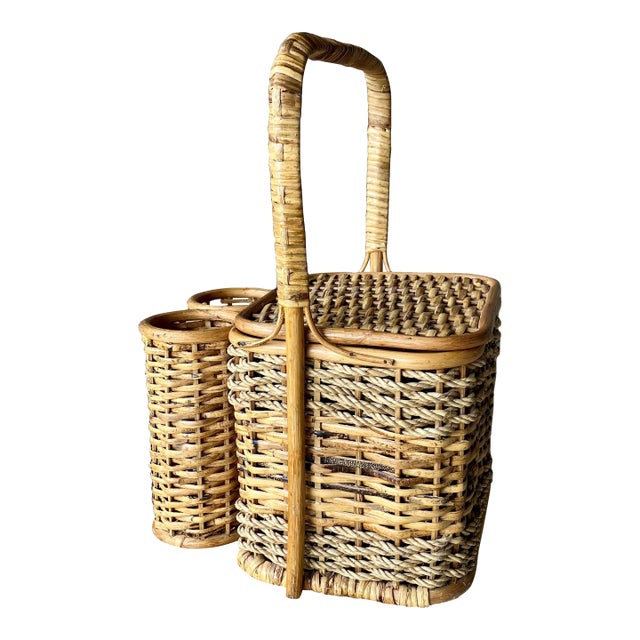 Circa 1980 Nicely-Sized Tortoiseshell Rattan & Jute Wine & Charcuterie / Picnic Basket For Sale