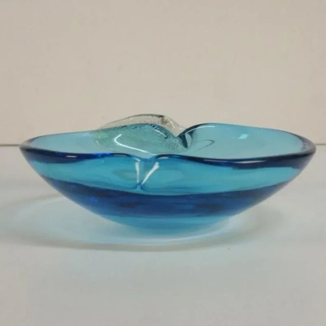 This early 1950s blue Murano glass bowl features a white patch sheet with gold sparkling deposits. I have official proof...