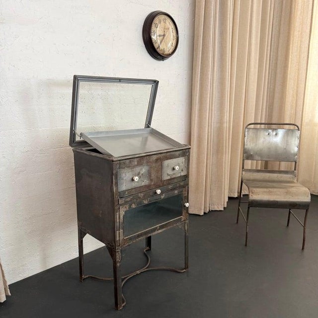 1940s Industrial Brushed Steel Top Opening Medical Apothecary Display Cabinet For Sale - Image 10 of 12