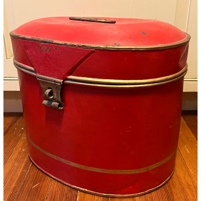 English Large Antique 19th Century English Regency Red and Gilt Tole Hat Box for Storage For Sale - Image 3 of 12