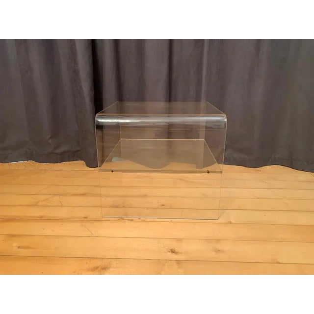 1970s Acrylic Glass Auxiliary Table, 1970s For Sale - Image 5 of 10