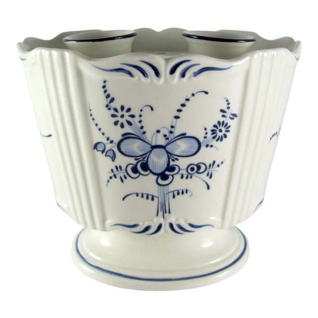 Vintage Chinoiserie Blue & White Floral Bud Flower Holder With Frog Vase For Sale