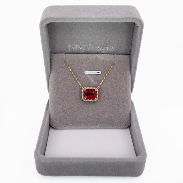 Modern Ruby Pendant Necklace With Attached Chain, Natural Diamonds Halo: Solid 14k Gold For Sale - Image 3 of 7