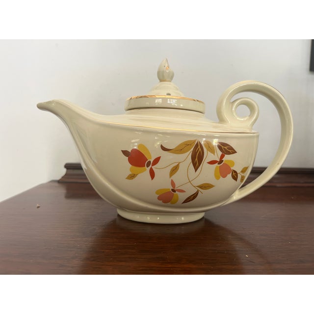 A wonderful example of collectible American kitchenware, this vintage Hall China Aladdin teapot features the iconic Jewel...