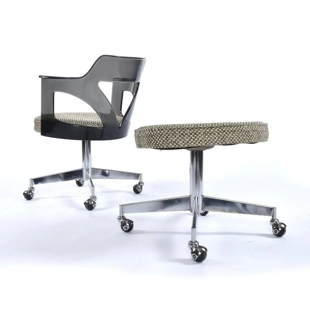 Chromcraft 1970s Chromcraft Style Space Age Acrylic Armchair With Rolling Footstool For Sale - Image 4 of 12