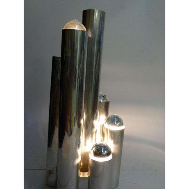 - Table lamp from Sciolari 1970 - Lights give a soft lighting - The structure is in chromed metal This piece is attributed...