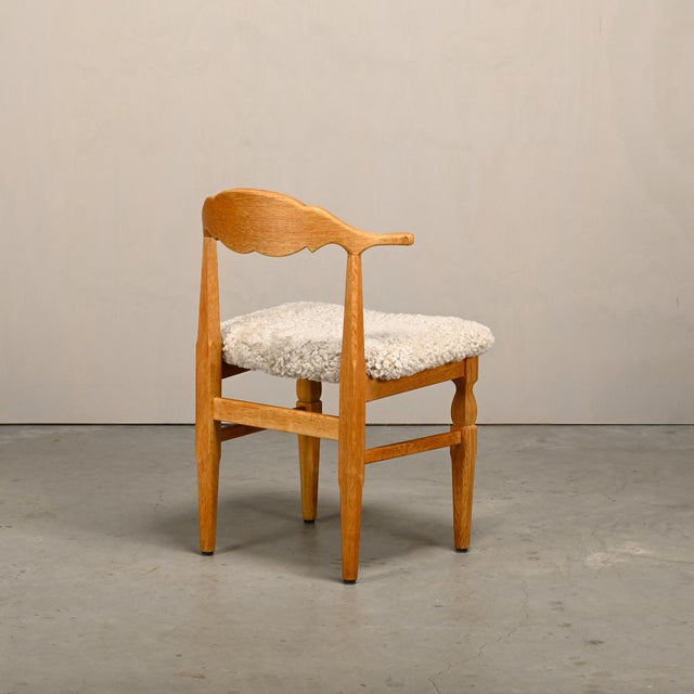 Brutalist Dining Chairs in Oak and Sheepskin from Henning Kjærnulf, Denmark, 1960s, Set of 8 For Sale - Image 9 of 18