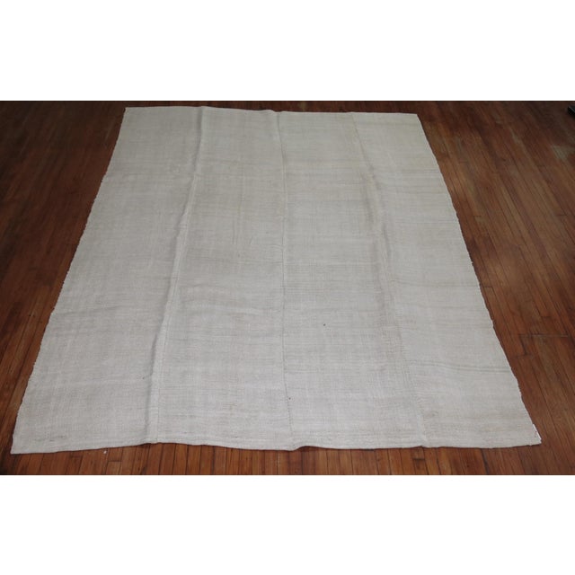 Monochromatic Ivory Turkish Room Size Kilim, Late 20th Century - 8'1" x 9'11" For Sale In New York - Image 6 of 6