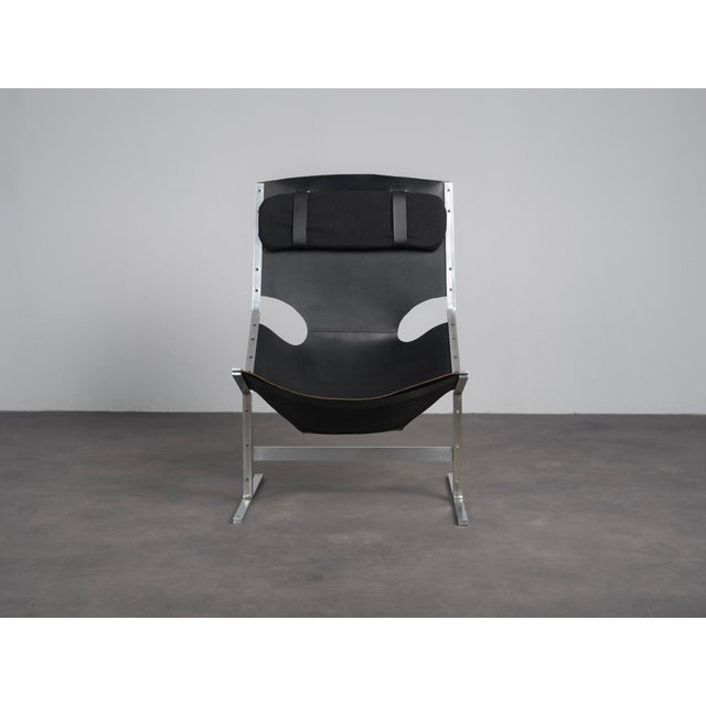 A rare and highly sculptural lounge chair designed by pierre thielen for metz & co. In the 1960s. The design combines a...