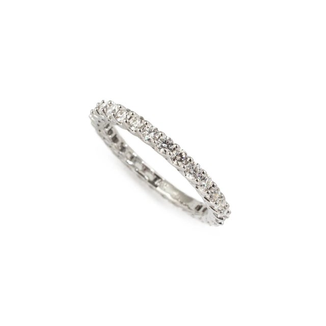 Modern Ladies 18k White Gold U Prong Set 0.90ct Diamond Full Eternity Wedding Band Ring, Size 6.5 For Sale - Image 3 of 7