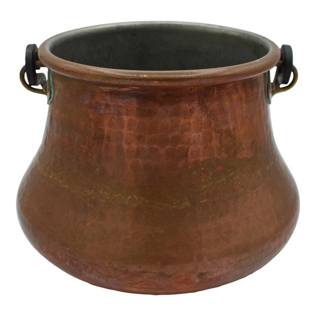 Early 20th Century French Copper Pot With Iron Swing Handle For Sale