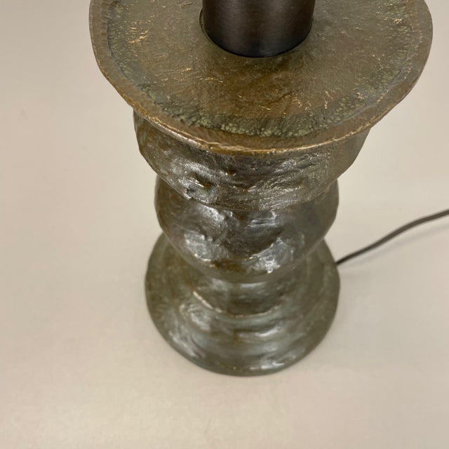Hollywood Regency Bronze Table Light in the style of Auböck, Austria, 1960s For Sale - Image 12 of 18