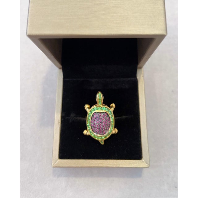 BOCHIC "Orient" Green Emerald & Pinksapphire Cocktail Ring, 22k Gold & Silver, Size 7 For Sale - Image 9 of 18