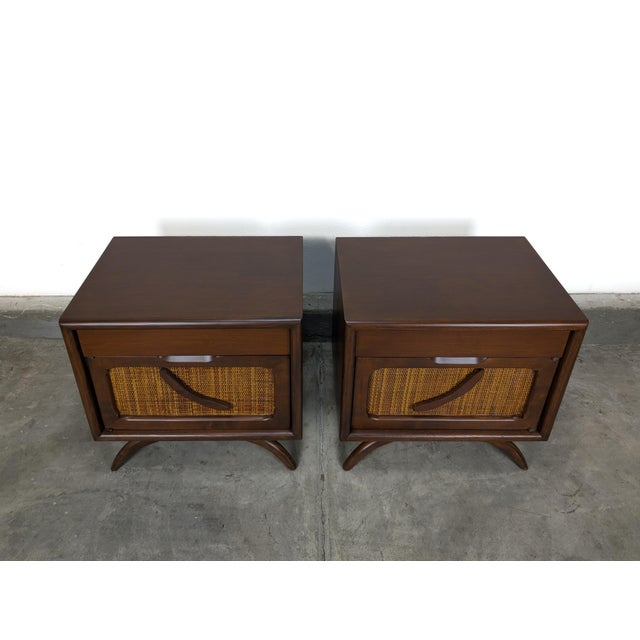 Mid-Century Modern Pair of Sculptural Mid Century Modern Nightstands, C1960s For Sale - Image 3 of 12