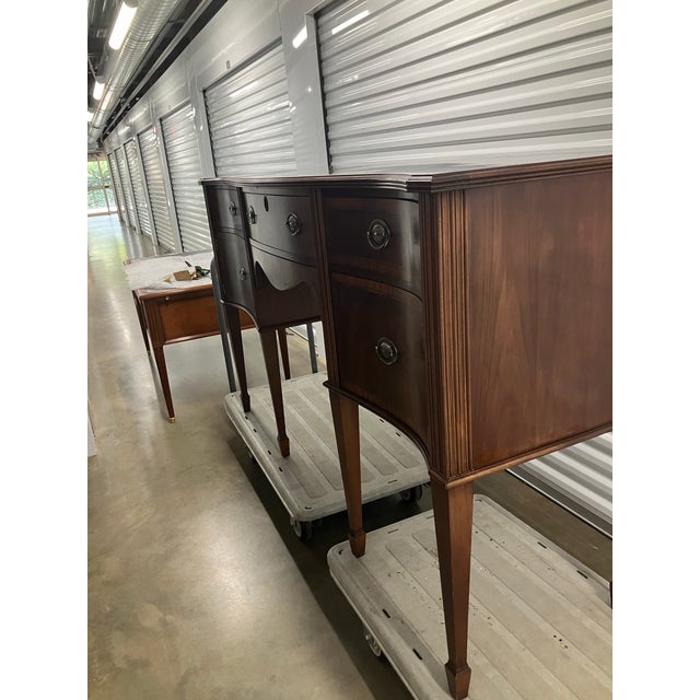 1990s Vintage Flame Mahogany Federal-Style Sideboard W/Locking Key For Sale - Image 5 of 5