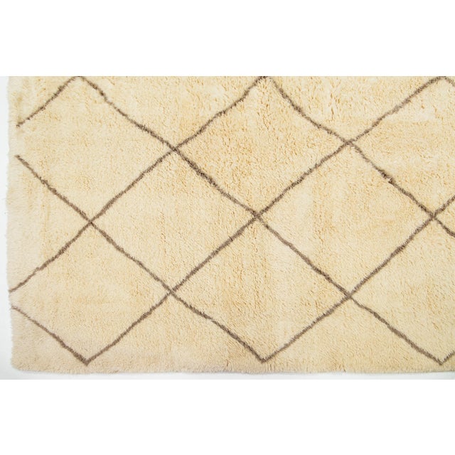 Textile Oversize Modern Ivory Wool Rug Moroccan Style With Geometric Pattern For Sale - Image 7 of 10
