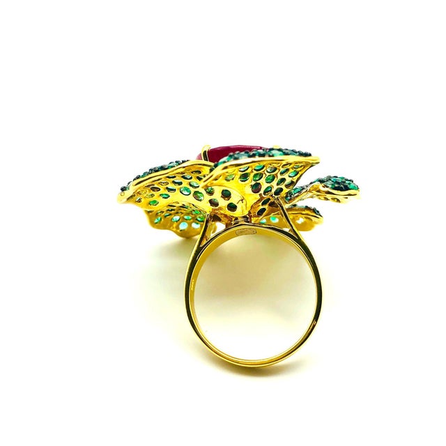 Bochic "Orient" Vintage Ruby & Emerald Flower Ring Set In 18K Gold & Silver For Sale - Image 4 of 18