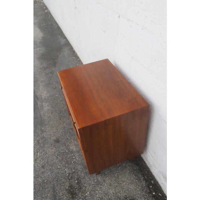 Drexel Heritage Mid Century Modern Nightstand Side End Bedside Table 6250 For Sale - Image 13 of 17
