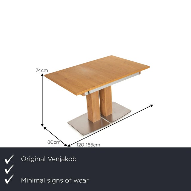 The dining table from Venjakob consists of a rectangular oak wood top and stands on solid metal feet. The practical pull-...
