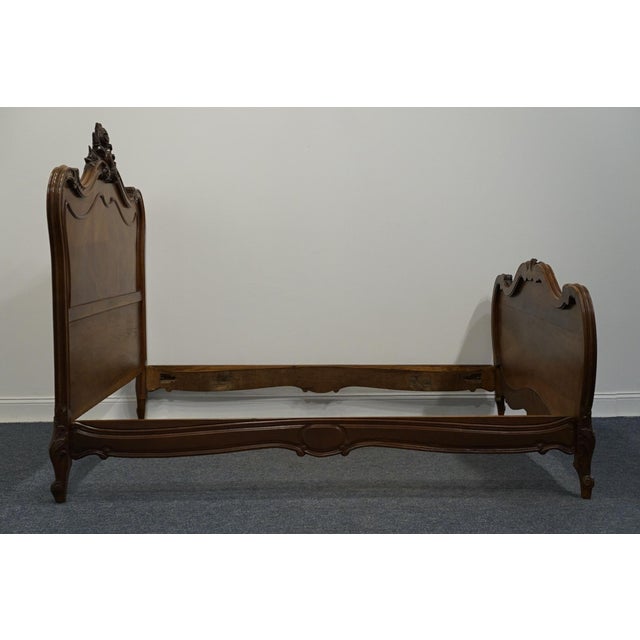 Early 20th Century Vintage Antique Bookmatched Walnut French Provincial Louis XVI Rococo Full Size Bed For Sale - Image 5 of 12