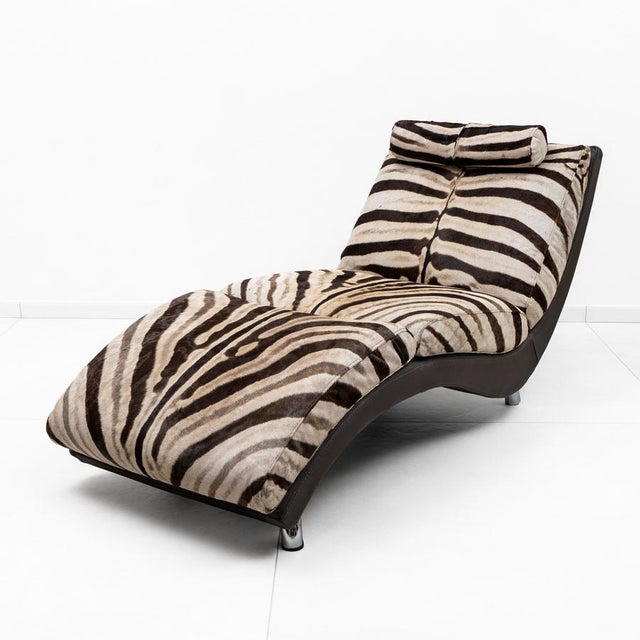 Italian Chaise Longue in Cowhide with Zebra Pattern, 1980s For Sale - Image 10 of 10