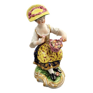 Porcelain Model No. 8 Figure of Flower Seller from Derby, Late 18th Century For Sale