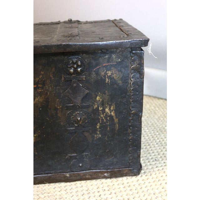 17th Century Nuremberg Chest For Sale - Image 5 of 16