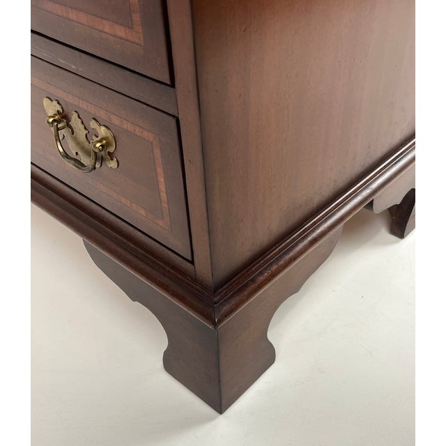 Vintage White Furniture Co. Chippendale Style Inlaid Mahogany 4-Drawer Nightstand / Bachelor Chest For Sale - Image 14 of 17