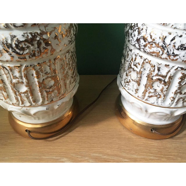 Vintage 1950s White and Gold Table Lamps - A Pair For Sale In Miami - Image 6 of 10