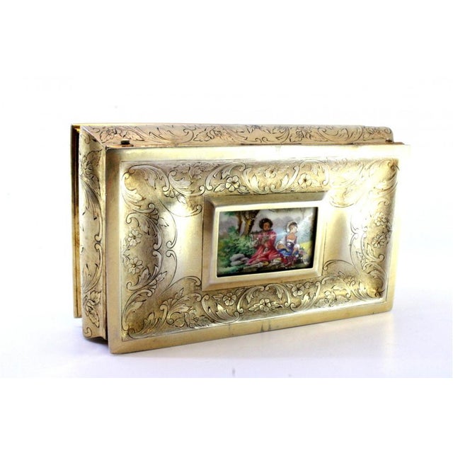 Jewelry Box in Gold-Plated Silver with Engraved Plant Motifs, in Good conditions. Designed 1920 to 1949