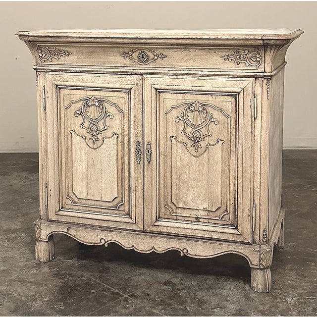 19th Century Louis XIV Buffet in Stripped Oak For Sale In Baton Rouge - Image 6 of 12