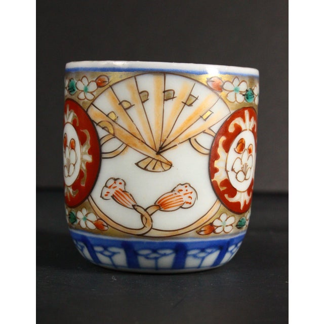 Mid 19th Century Edo / Meiji Mid 19th C. Japanese Arita Imari Porcelain Sake Cup For Sale In Houston - Image 6 of 16