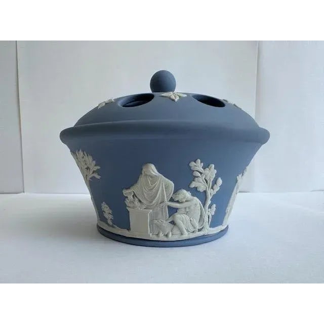 Wedgwood Vintage Wedgewood Pot Pourri Cachepot For Sale - Image 4 of 11