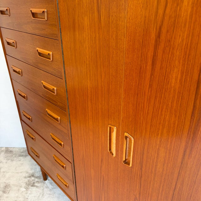 Danish Modern Teak Gentleman's Dresser Cabinet, 1960s For Sale - Image 9 of 15
