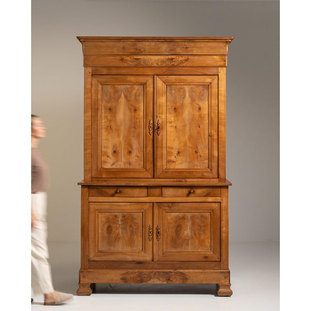 Wood 19th Century France Warm Honey Oak Carved Oak Two-Part Cabinet For Sale - Image 7 of 11
