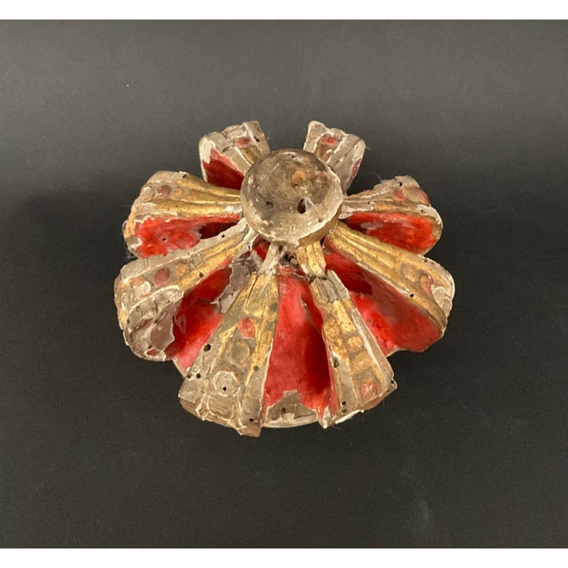 18th Century Baroque Spanish Religious Crown in Carved Polychrome and Gilt Wood For Sale - Image 5 of 8